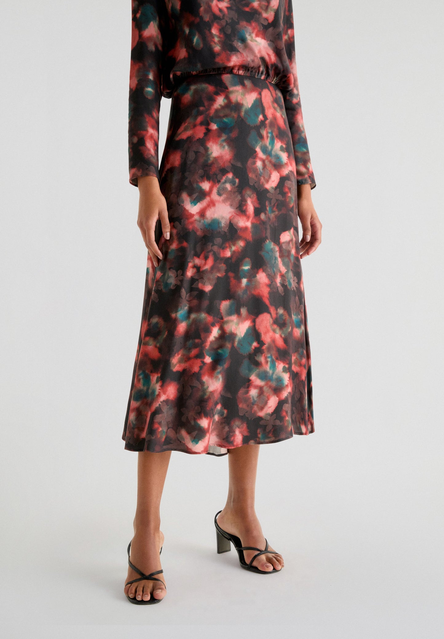 FLOWING PRINTED MIDI SKIRT