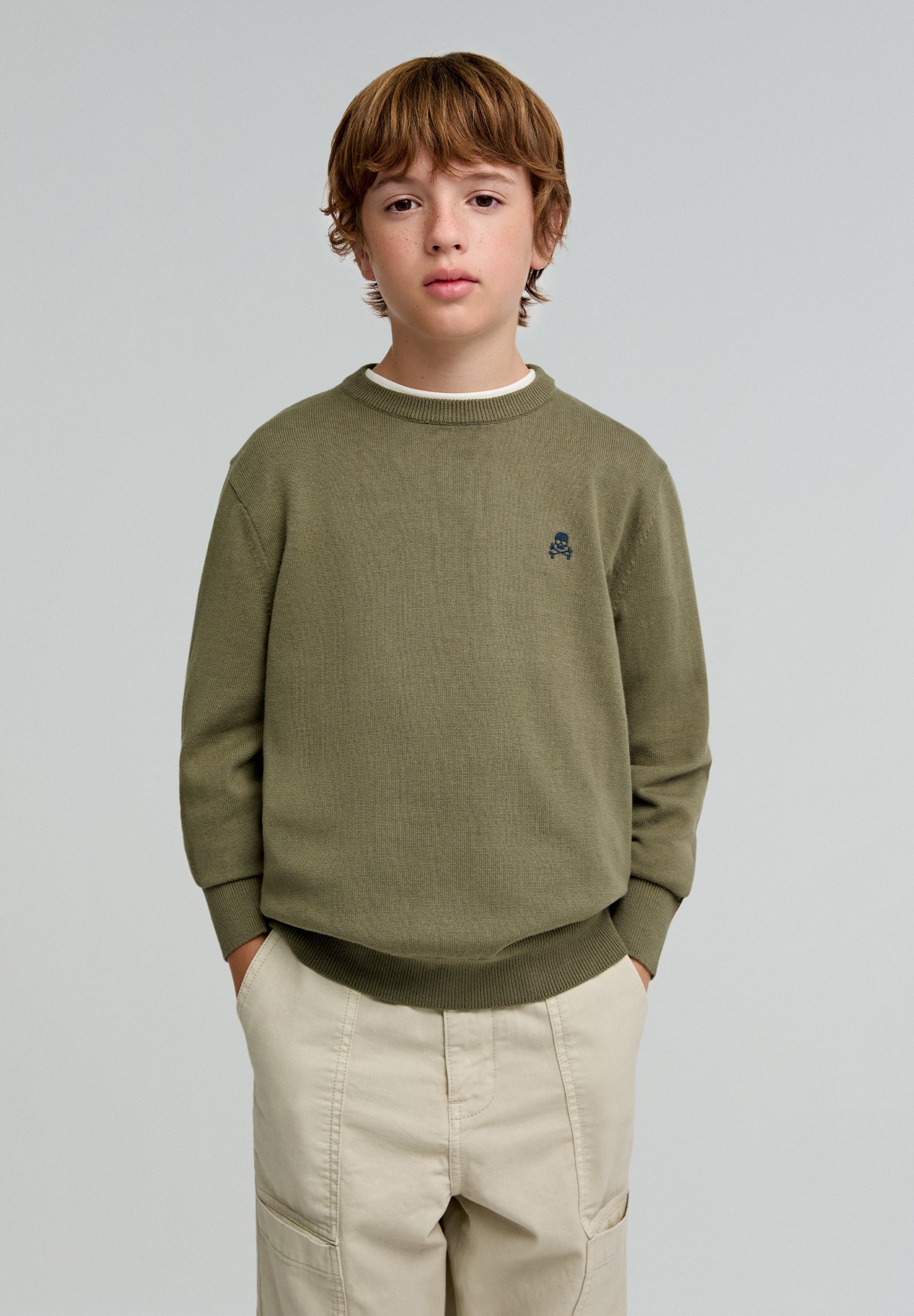 ROUND NECK LOGO SWEATER