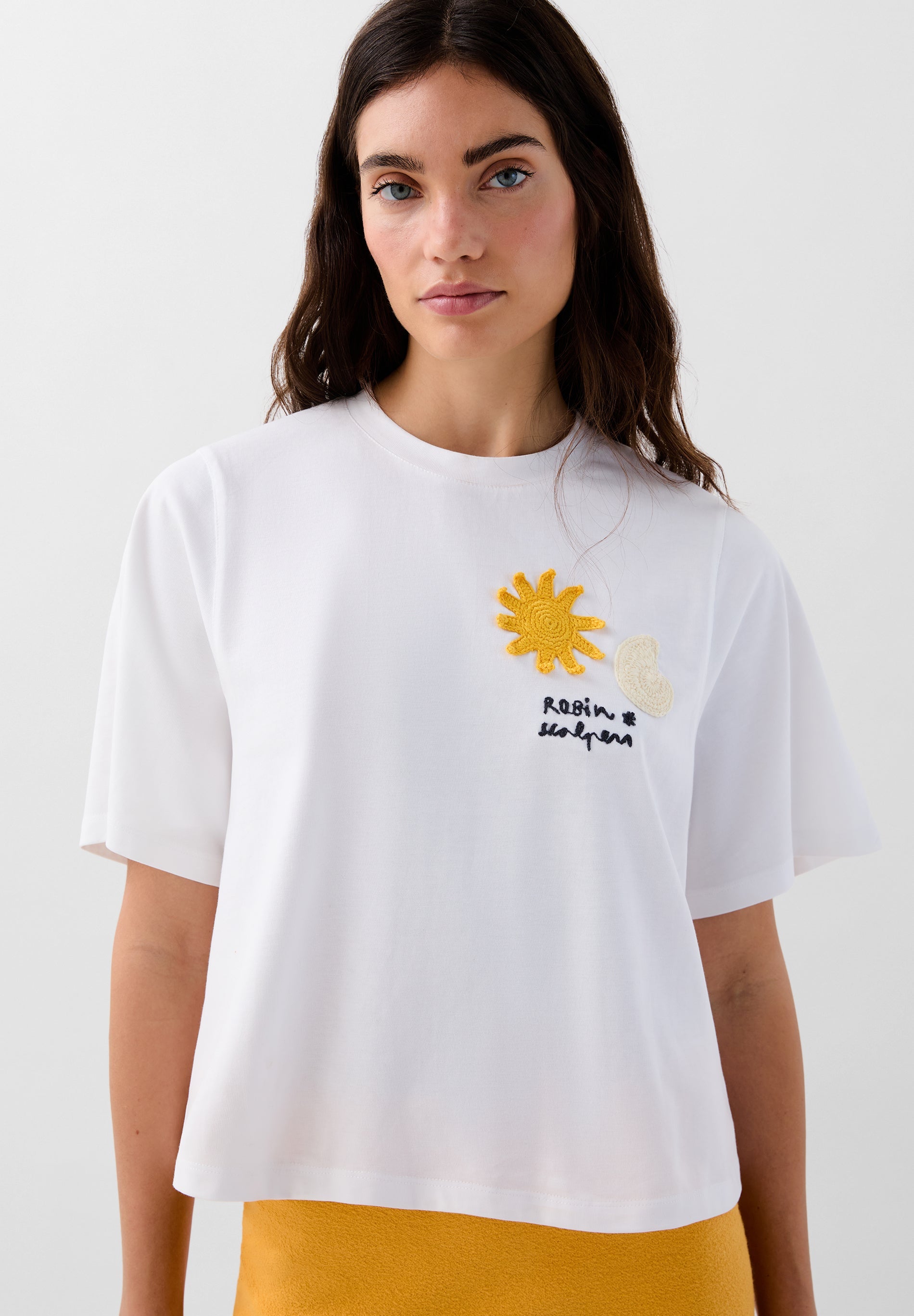 T-SHIRT WITH EMBROIDERED DETAIL