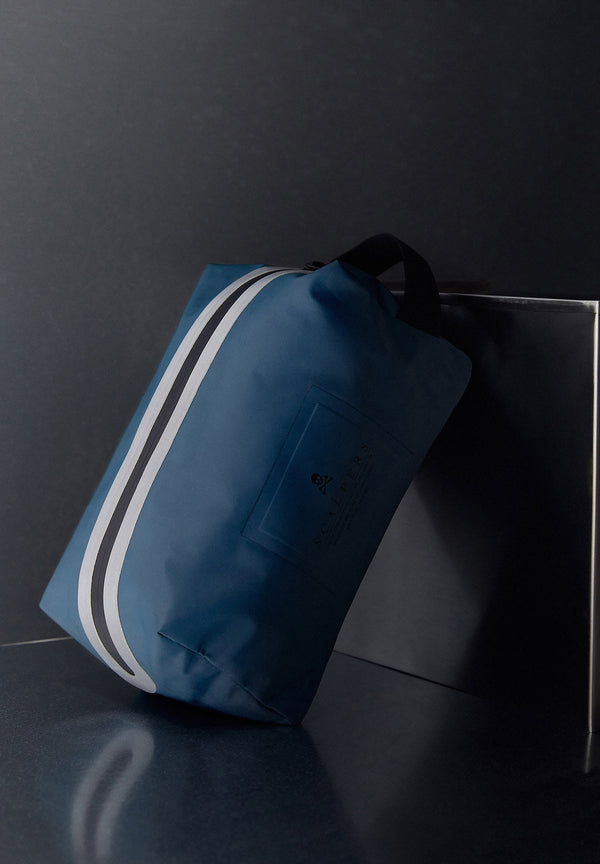 THERMO-SEALED TOILETRY BAG