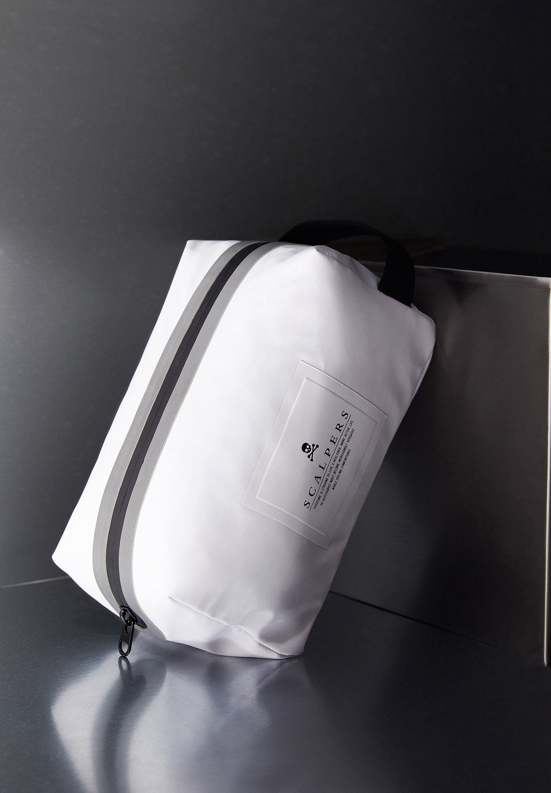 THERMO-SEALED TOILETRY BAG
