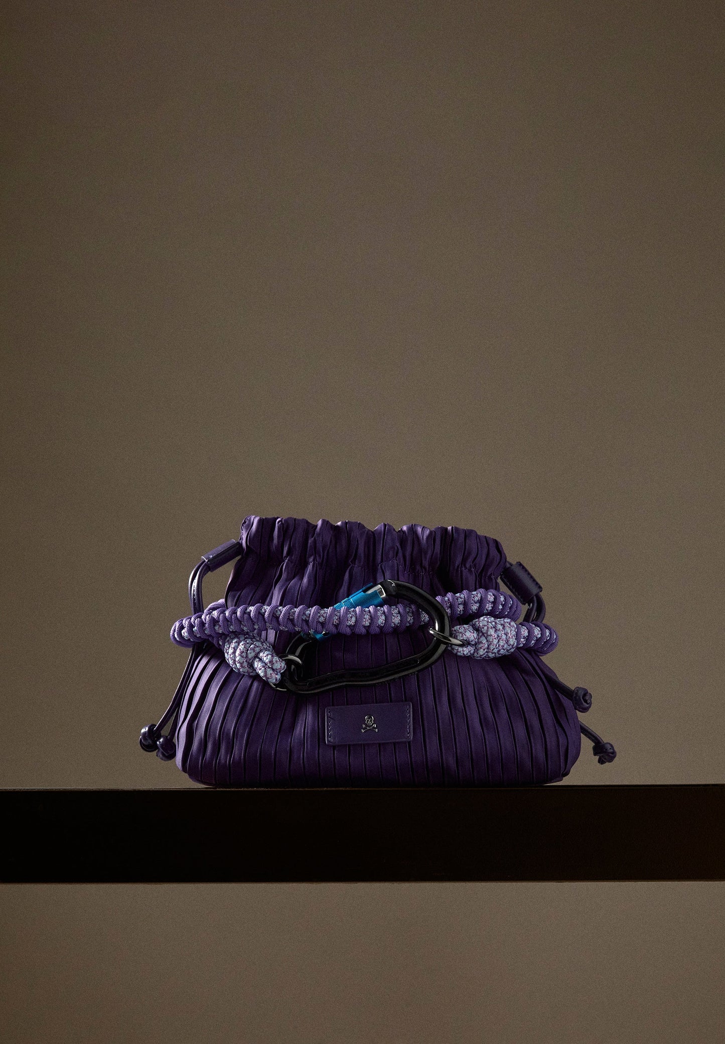 PLEATED BAG WITH ADJUSTABLE HANDLES