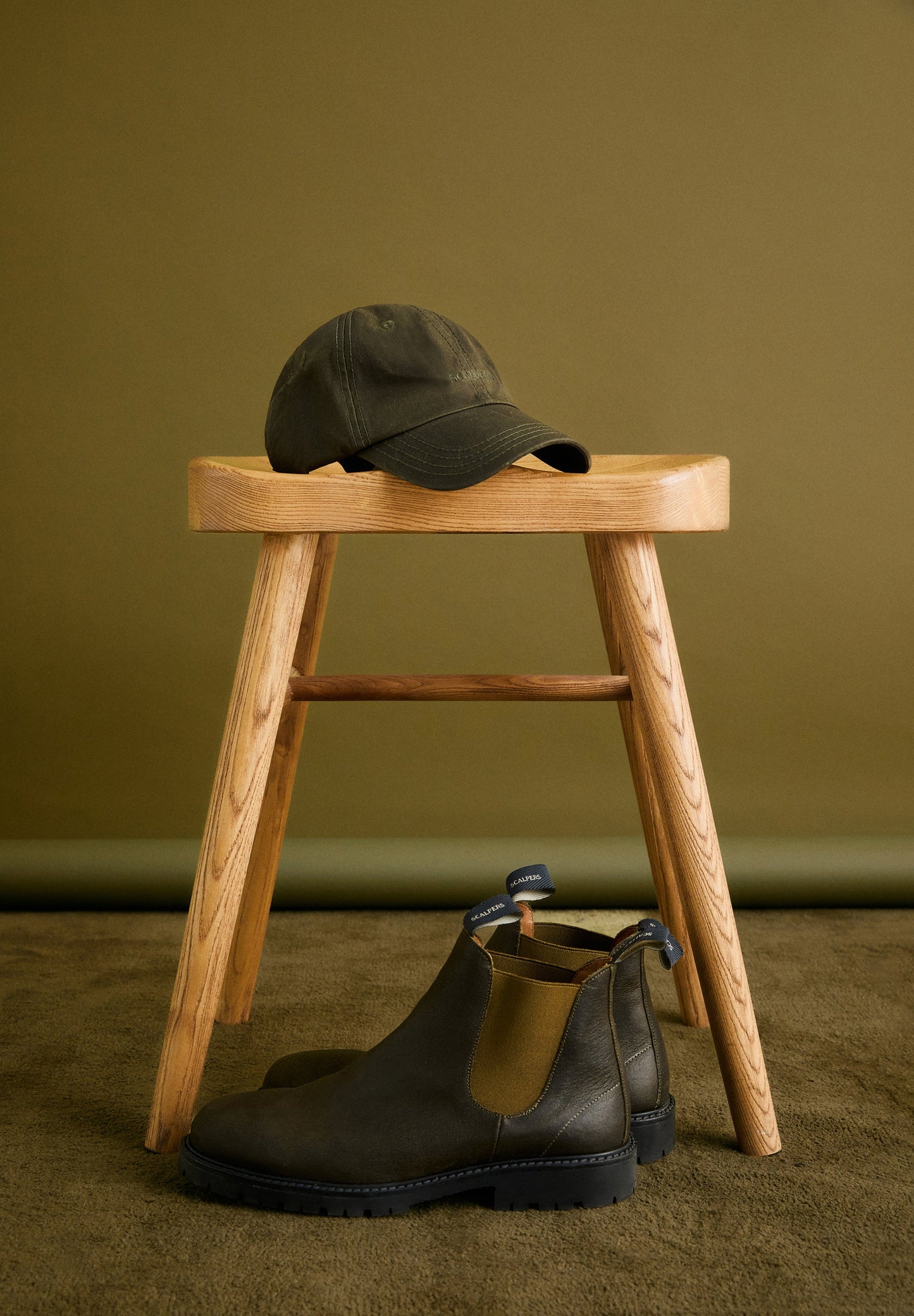 FADED CAP WITH SKULL DETAIL