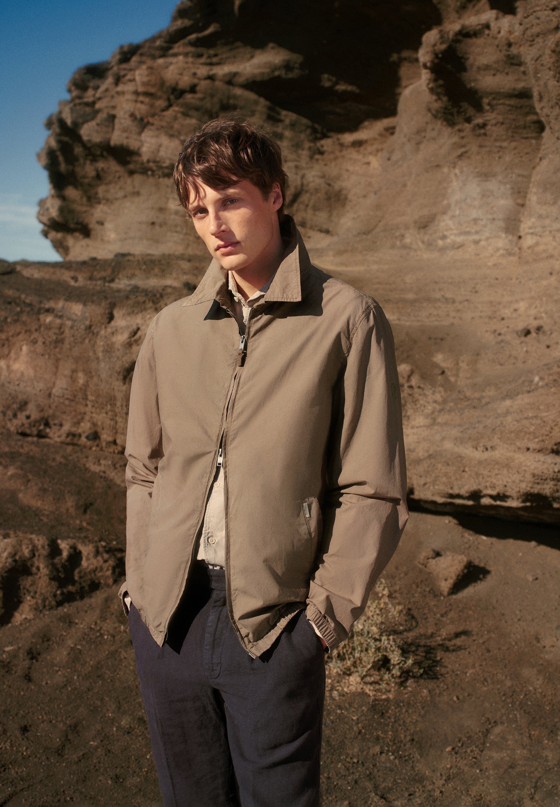 LINEN TROUSERS WITH DARTS