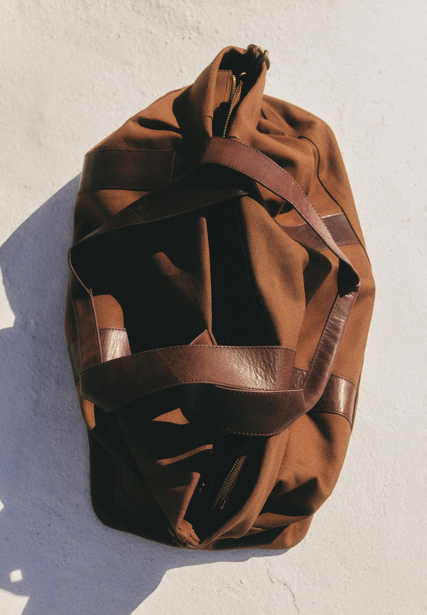 TRAVEL BAG WITH LEATHER DETAILS