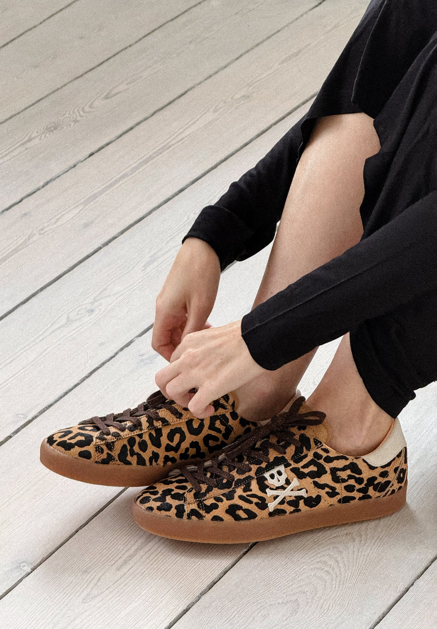 LOW TOP ANIMAL PRINT SNEAKERS