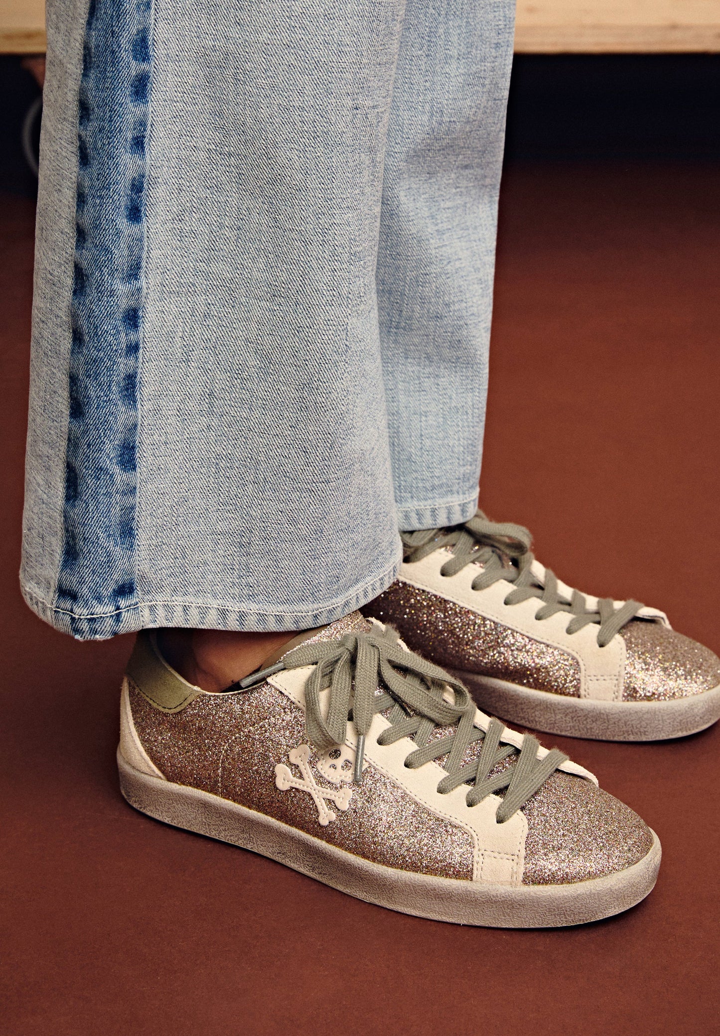 GLITTER LOW-TOP SNEAKERS