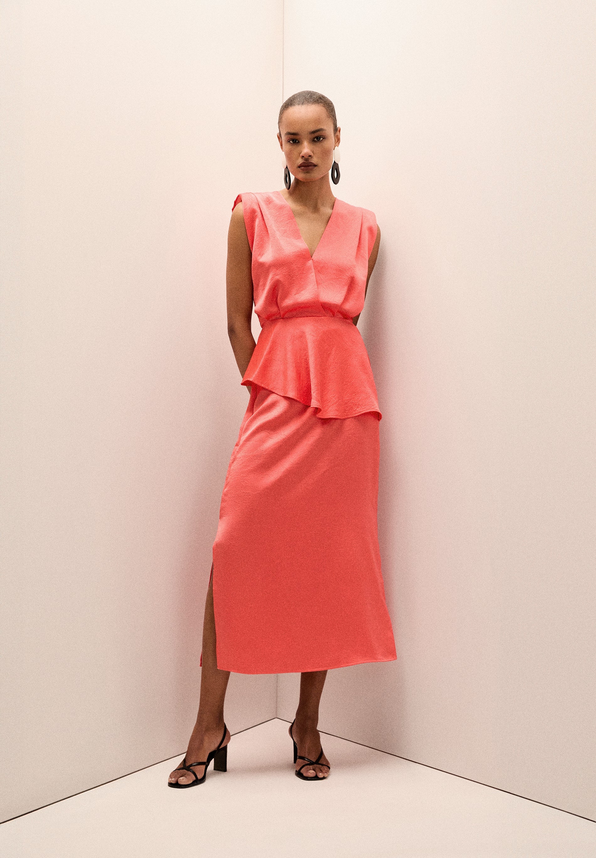 TEXTURED FLOWING MIDI SKIRT