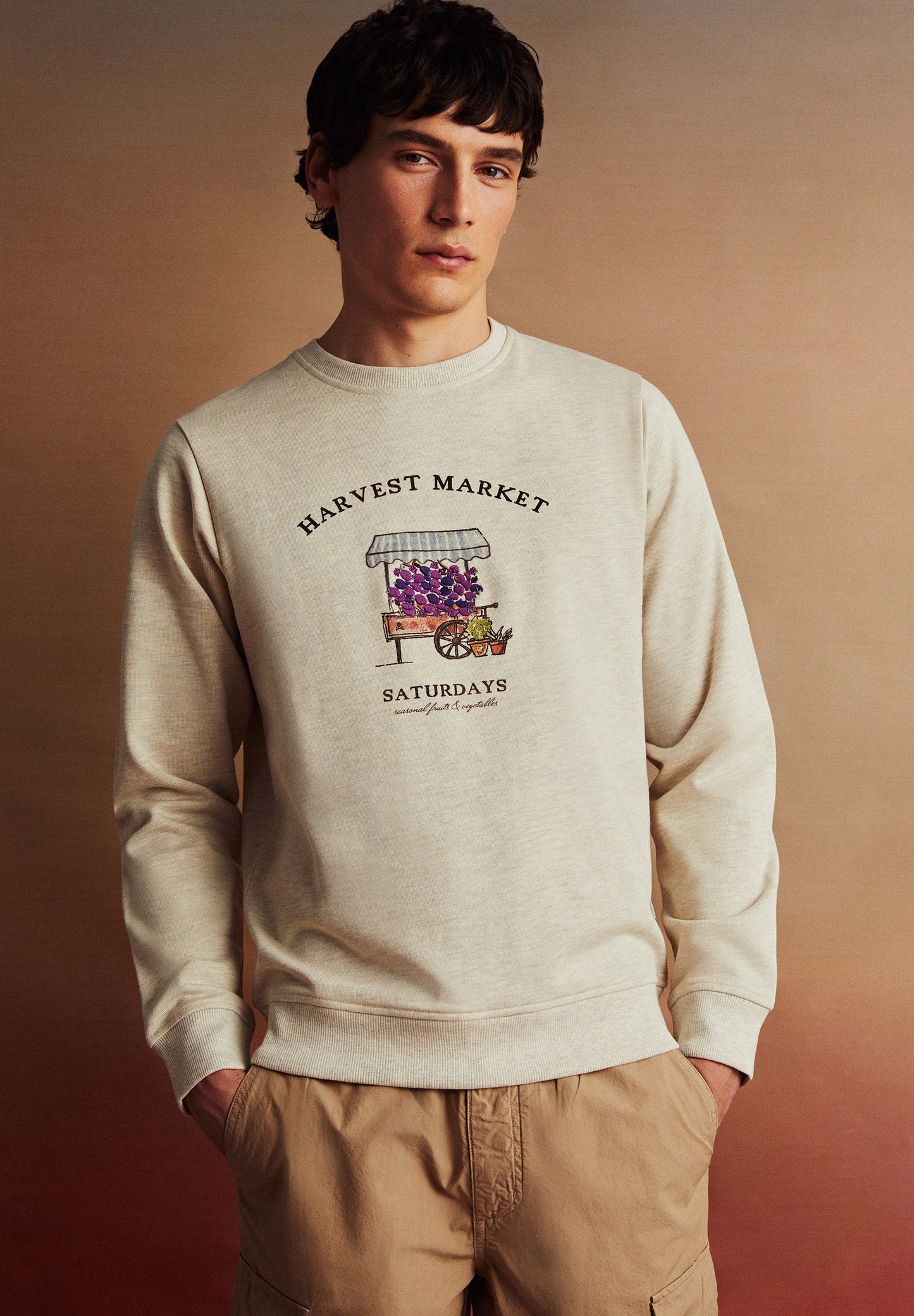 SWEATSHIRT WITH EMBROIDERED MOTIFS